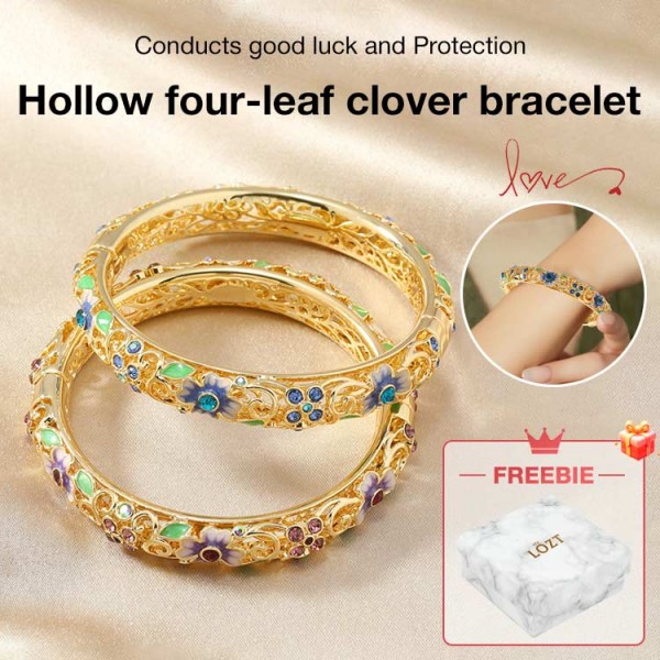 Hollow four-leaf clover bracelet..