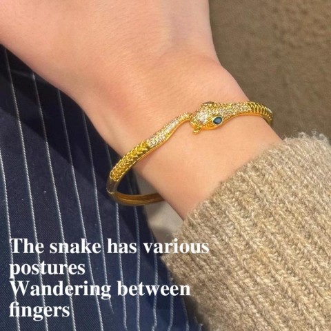 Gold-dotted diamond snake bracelet