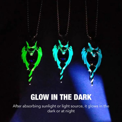 Retro trendy men luminous wolf totem necklace